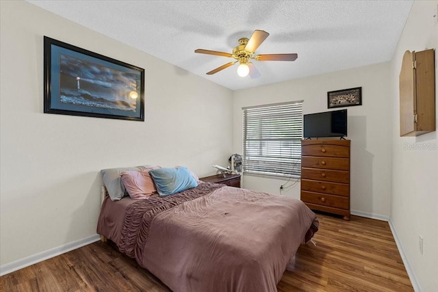 512 Hilldale Rd, Brandon, FL 33510 - bedroom with wood finished floors, a textured ceiling, and a ceiling fan