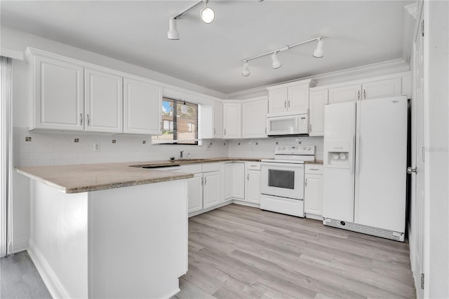 1836 N Crystal Lake Dr Unit 11, Lakeland, FL 33801 - kitchen featuring white appliances, white cabinets, a peninsula, and tasteful backsplash
