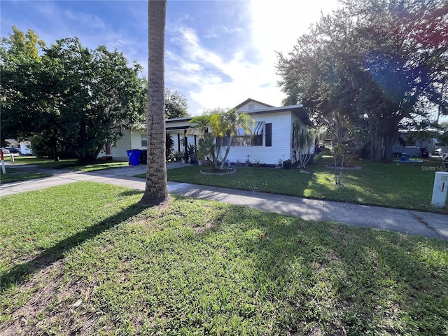 1319 Florida Ave, Saint Cloud, FL 34769 - view of front of house with a front lawn and driveway