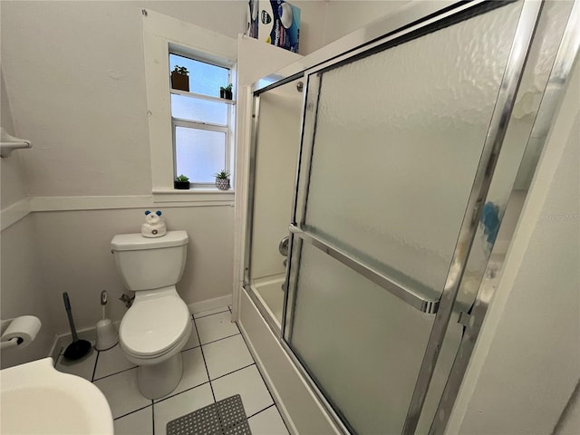 1319 Florida Ave, Saint Cloud, FL 34769 - bathroom with tile patterned flooring and bath / shower combo with glass door