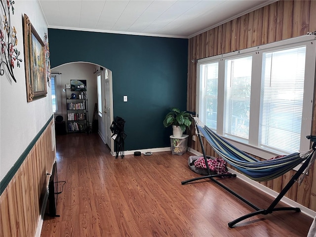 1319 Florida Ave, Saint Cloud, FL 34769 - sitting room with arched walkways, crown molding, and wood finished floors