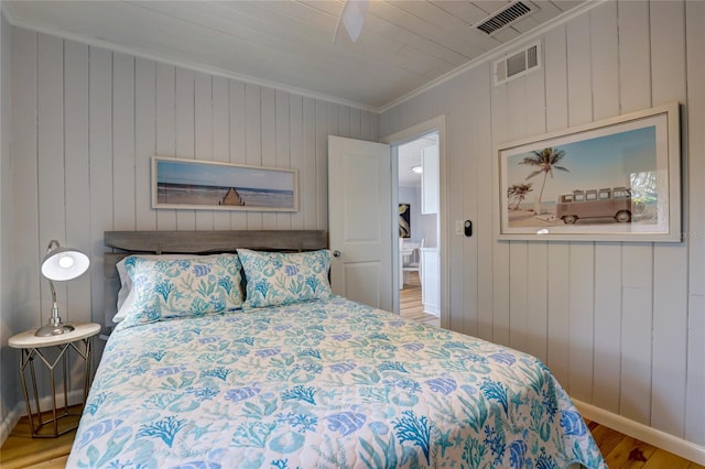 bedroom featuring crown molding, ceiling fan, and light hardwood / wood-style flooring