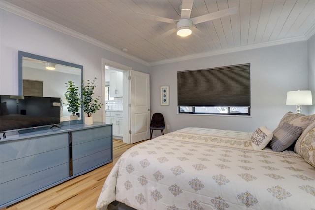 bedroom featuring light hardwood / wood-style floors, ornamental molding, and ceiling fan