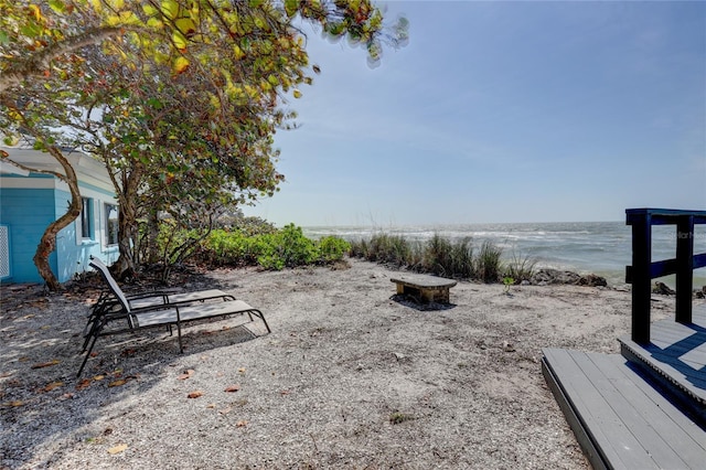 view of yard featuring a water view