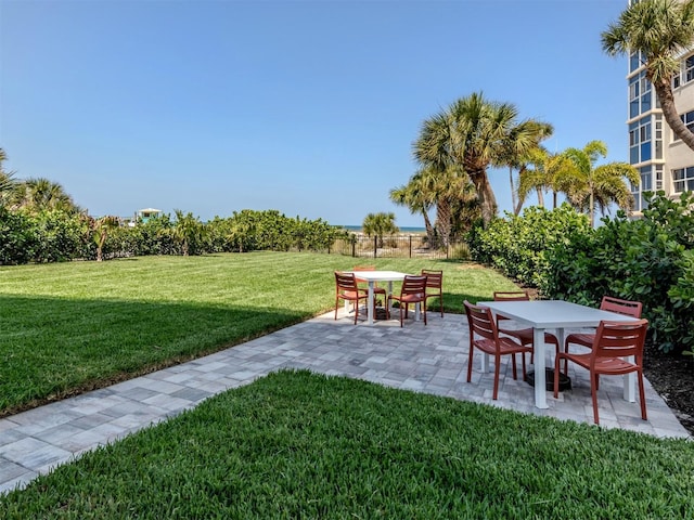 view of yard featuring a patio