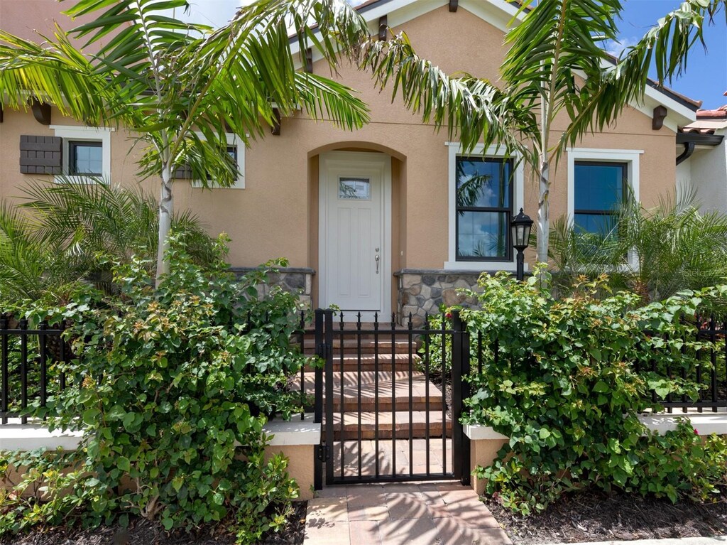 910 E Venice Ave, Venice, FL 34285 - photo 1