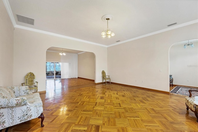 living room with crown molding, light parquet flooring, and a notable chandelier