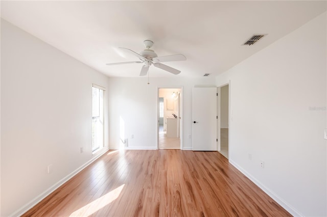 unfurnished room with light hardwood / wood-style floors and ceiling fan