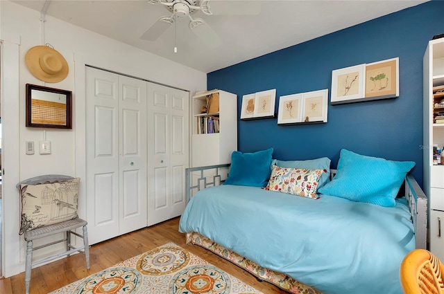 bedroom with light hardwood / wood-style floors, a closet, and ceiling fan