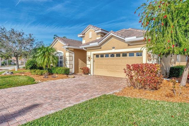 view of front of house featuring a front lawn and a garage