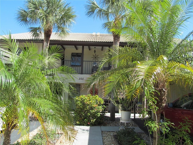 view of front of home featuring a balcony