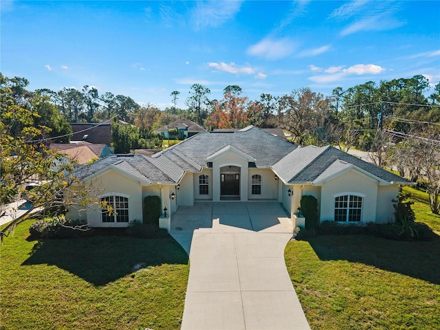 single story home with a front lawn