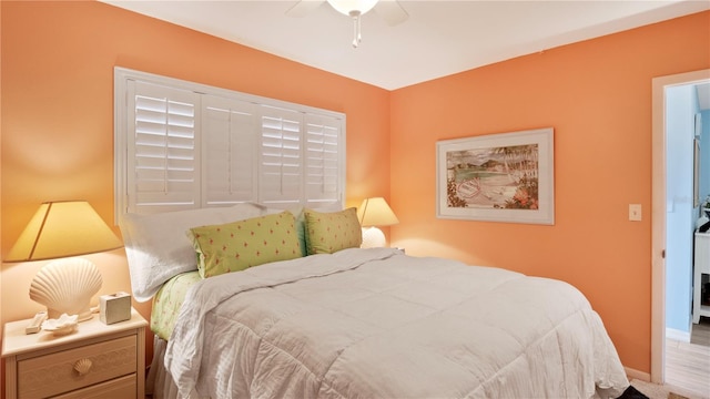 bedroom with ceiling fan