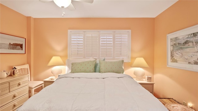 bedroom featuring ceiling fan