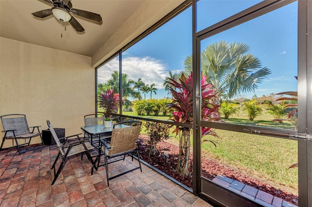 sunroom / solarium with ceiling fan