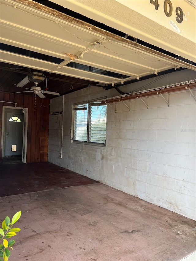 garage featuring ceiling fan