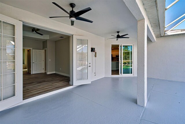 view of terrace featuring ceiling fan