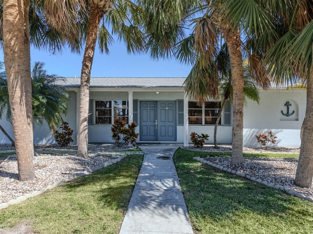 single story home featuring a front yard