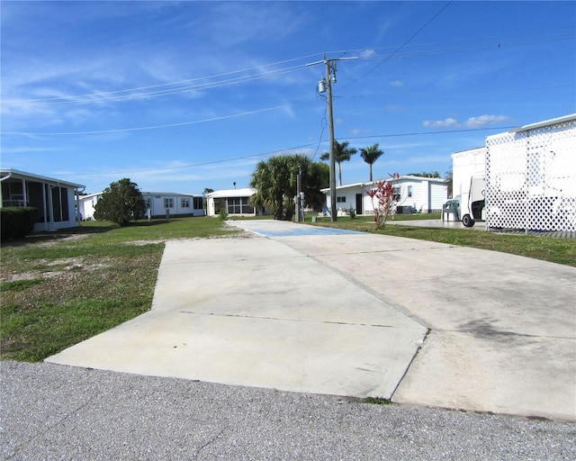 Listing photo 2 for 524 Fleetwood St, North Port FL 34287