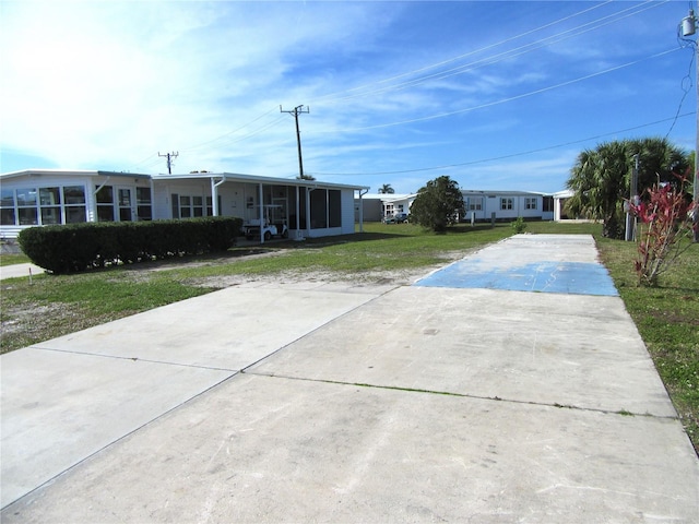 Listing photo 3 for 524 Fleetwood St, North Port FL 34287