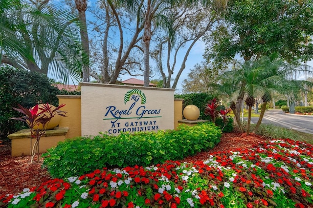 view of community / neighborhood sign