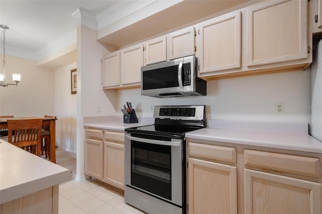 kitchen featuring stainless steel appliances, decorative light fixtures, a notable chandelier, light tile flooring, and crown molding