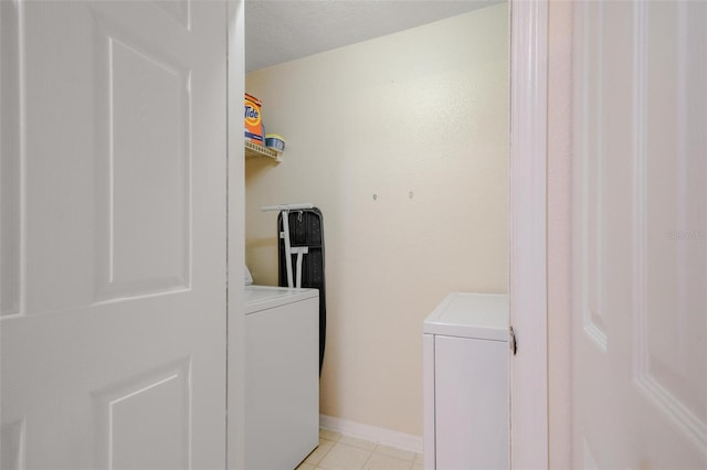 washroom with light tile floors and independent washer and dryer