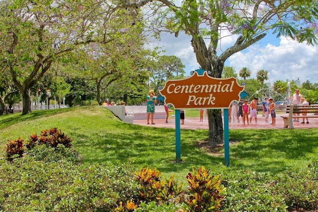 community sign with a yard