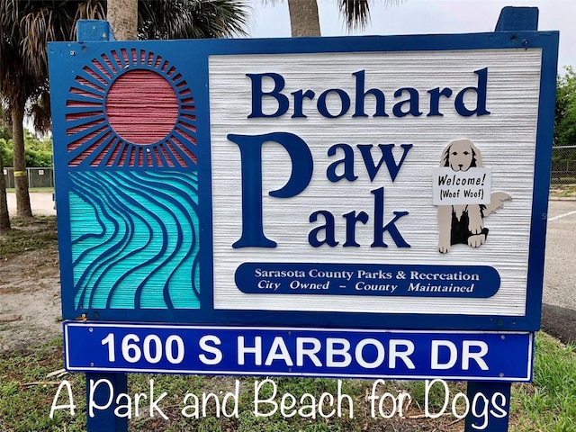 view of community / neighborhood sign