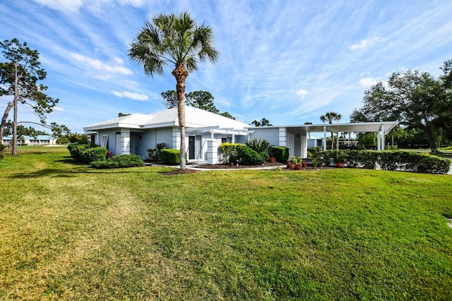 view of front of property with a front lawn