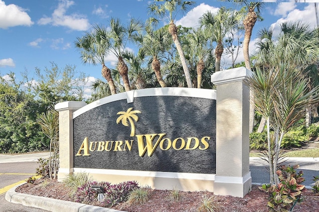 view of community / neighborhood sign