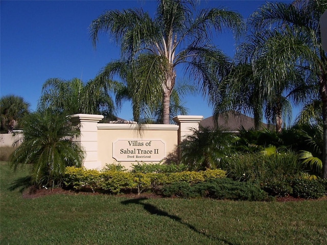 community sign with a lawn