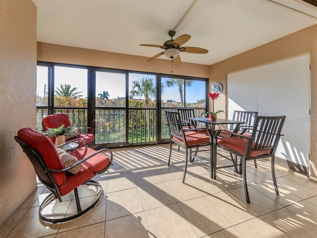 sunroom / solarium with ceiling fan