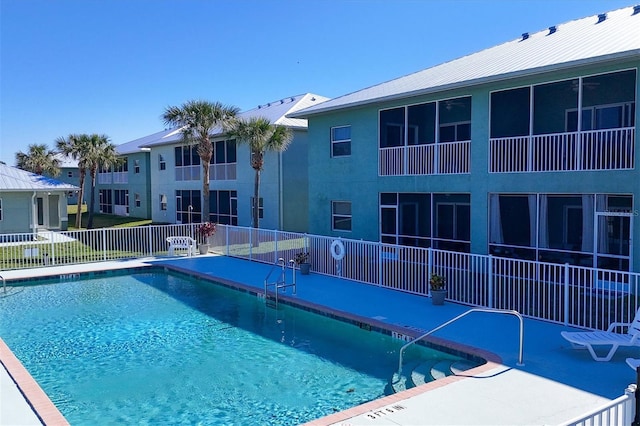 view of swimming pool