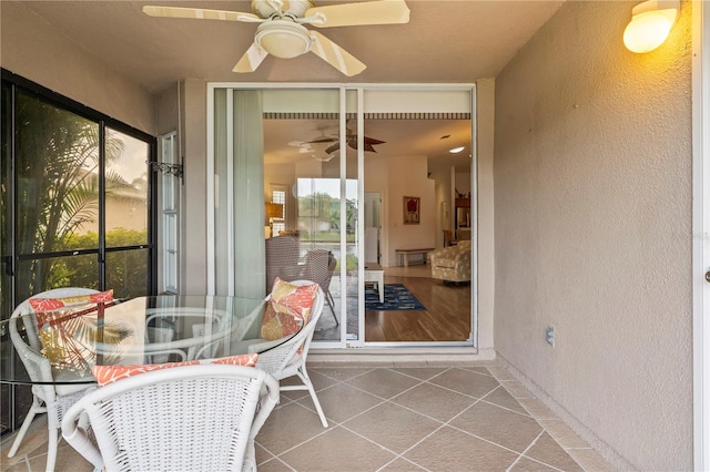 sunroom featuring ceiling fan