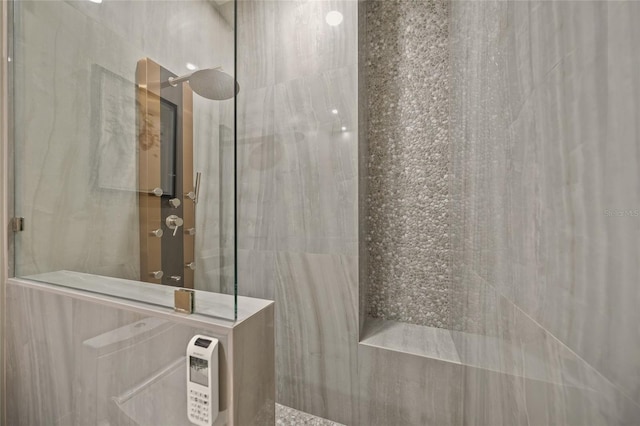 bathroom featuring tiled shower