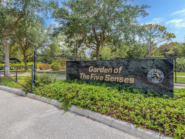 view of community / neighborhood sign