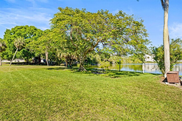 view of yard featuring a water view