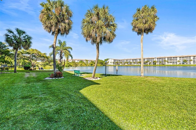 view of yard featuring a water view