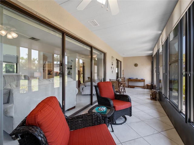 sunroom with ceiling fan