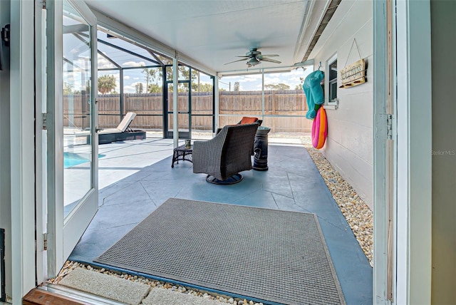 sunroom with ceiling fan