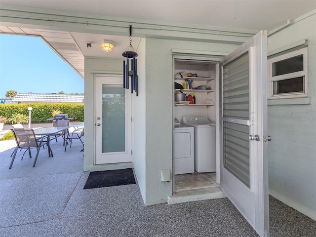 property entrance featuring independent washer and dryer and a patio area