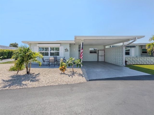 view of front facade with a carport