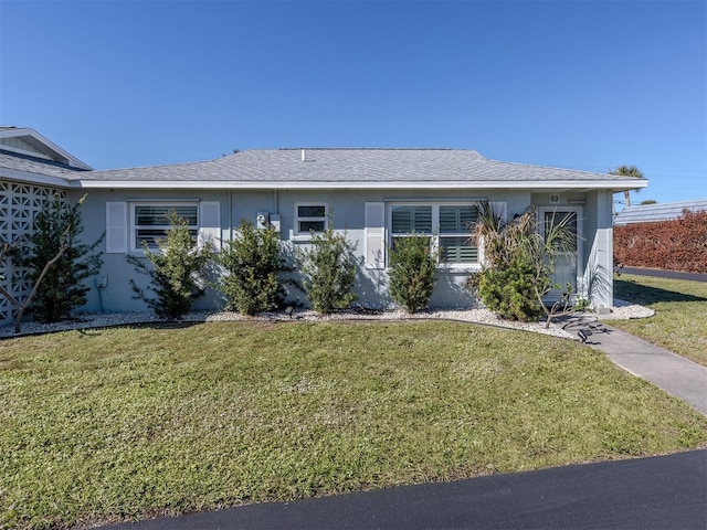 ranch-style house featuring a front yard