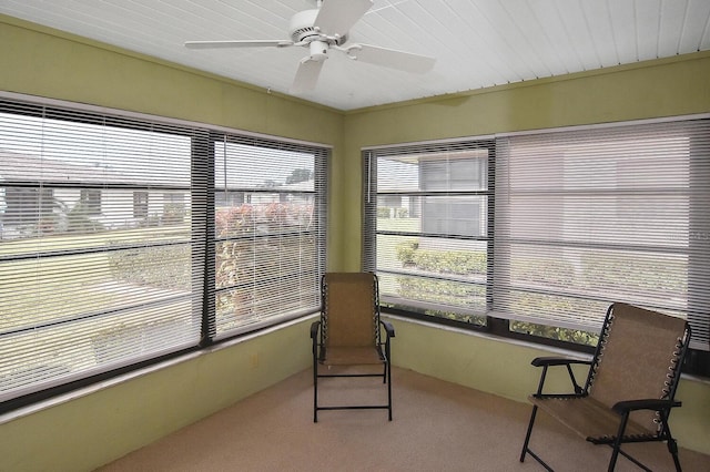 sunroom with ceiling fan