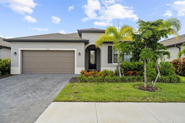 view of front of property featuring a front lawn and a garage