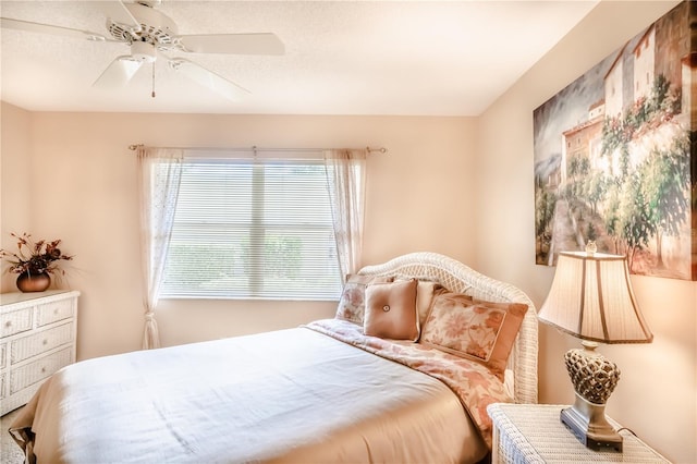 bedroom featuring ceiling fan and a textured ceiling