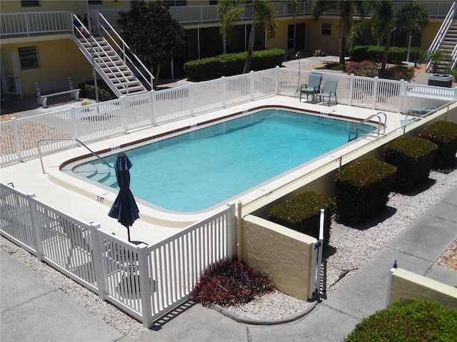 view of swimming pool