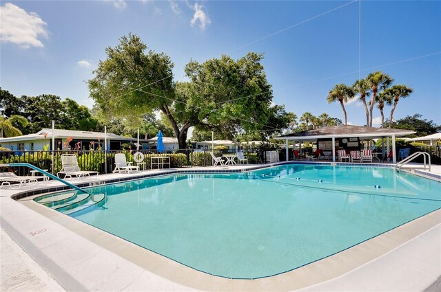 view of swimming pool