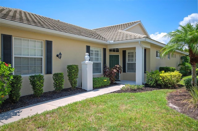 ranch-style house featuring a front lawn